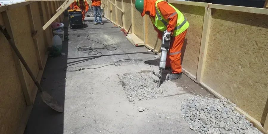 Calicata Exploratoria en Los Ángeles: Reconocimiento Directo del Subsuelo